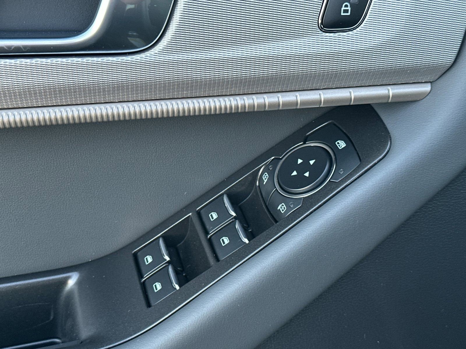 New 2026 Ford Explorer Active w/ Active Comfort Package RWD image 12