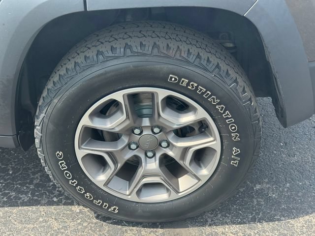 Used 2020 Jeep Cherokee Trailhawk w/ Cold Weather Group AWD/4WD image 10
