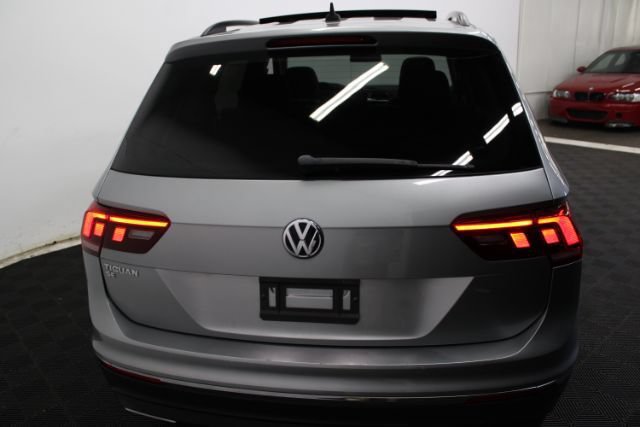 Used 2021 Volkswagen Tiguan SE w/ Panoramic Sunroof Package FWD image 7