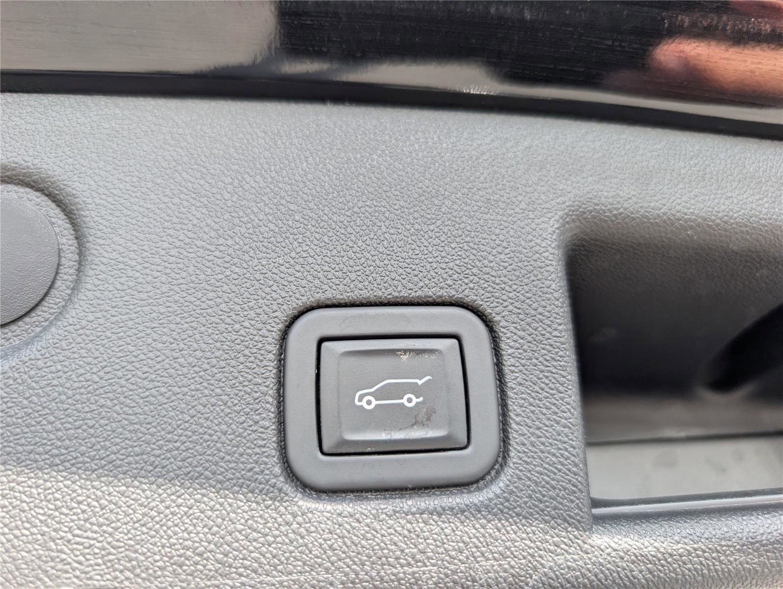 Used 2023 Chevrolet Equinox RS AWD/4WD image 14