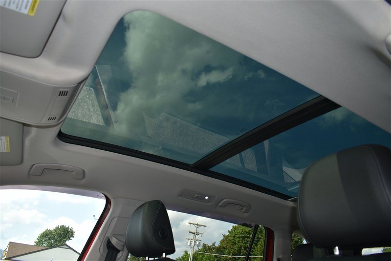 Used 2019 Volkswagen Tiguan SE w/ Panoramic Sunroof Package AWD/4WD image 13