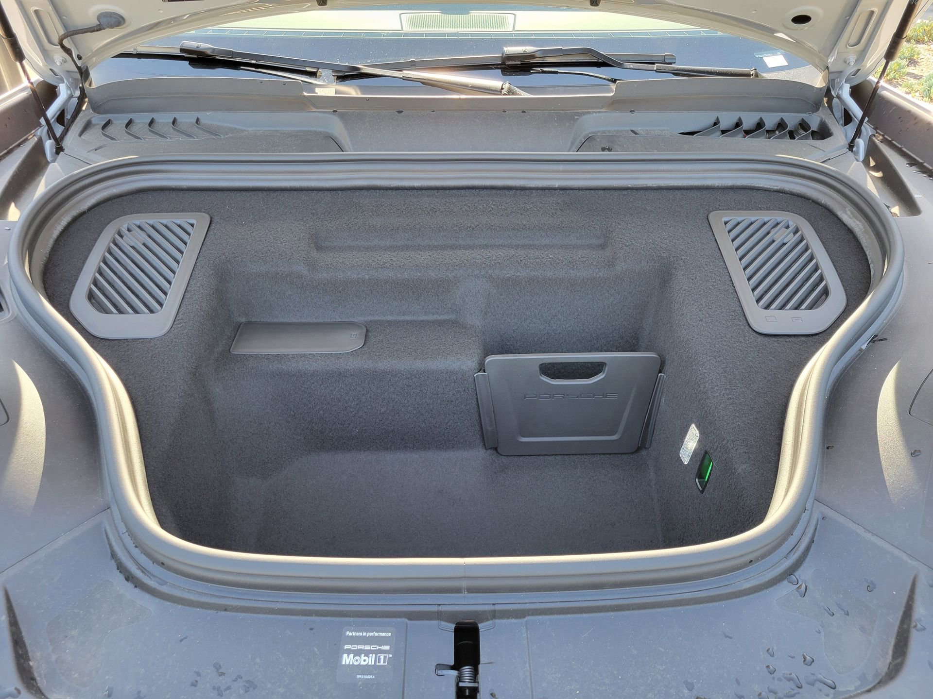 Used 2025 Porsche Macan Electric image 34