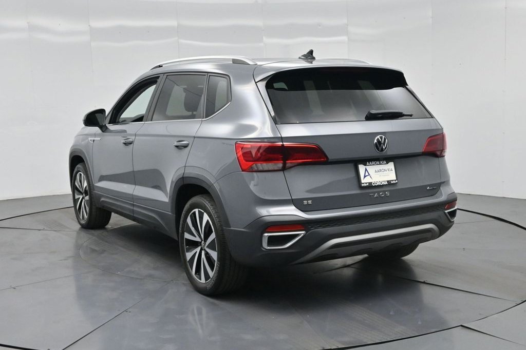 Used 2023 Volkswagen Taos SE w/ Panoramic Sunroof Package AWD/4WD image 7