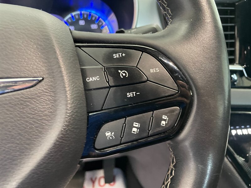 Used 2018 Chrysler Pacifica Touring-L Plus w/ Advanced Safetytec Group FWD image 9