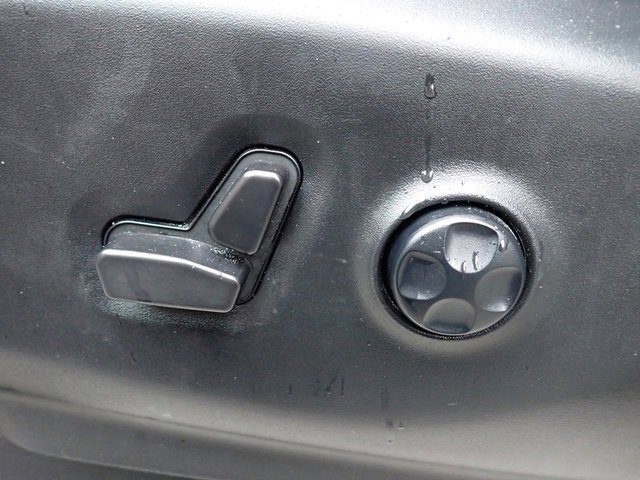 Used 2024 Chrysler Pacifica Touring-L image 23