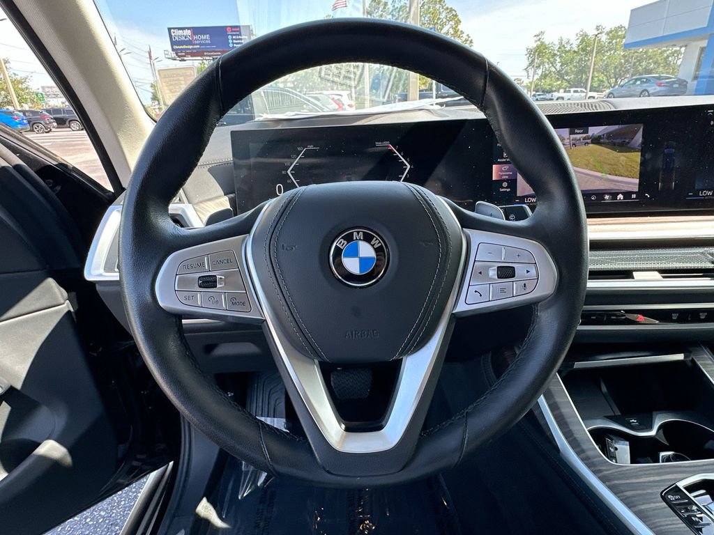 Used 2024 BMW X7 xDrive40i AWD/4WD image 11