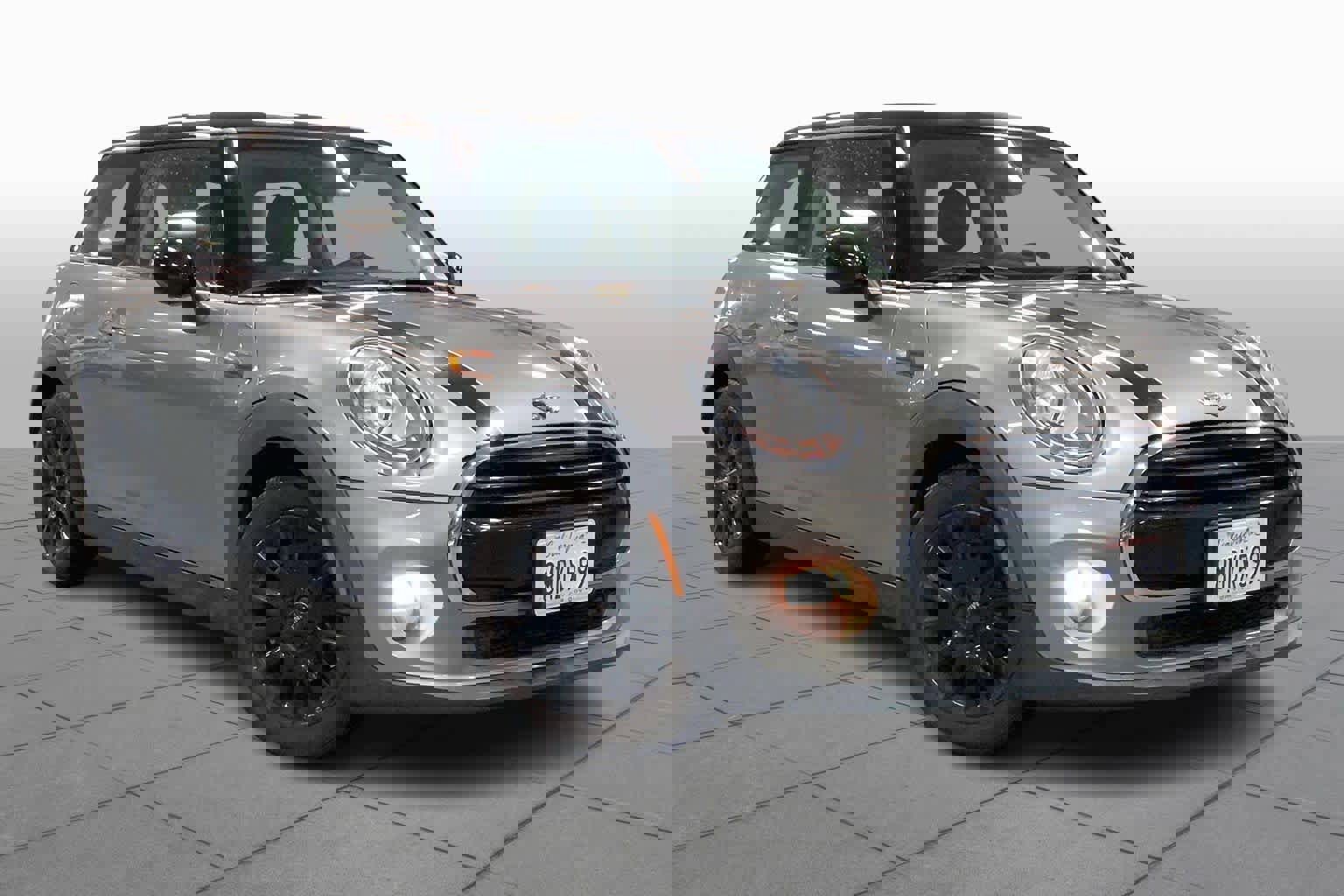 Used 2017 MINI Cooper 2-Door Hardtop image 2