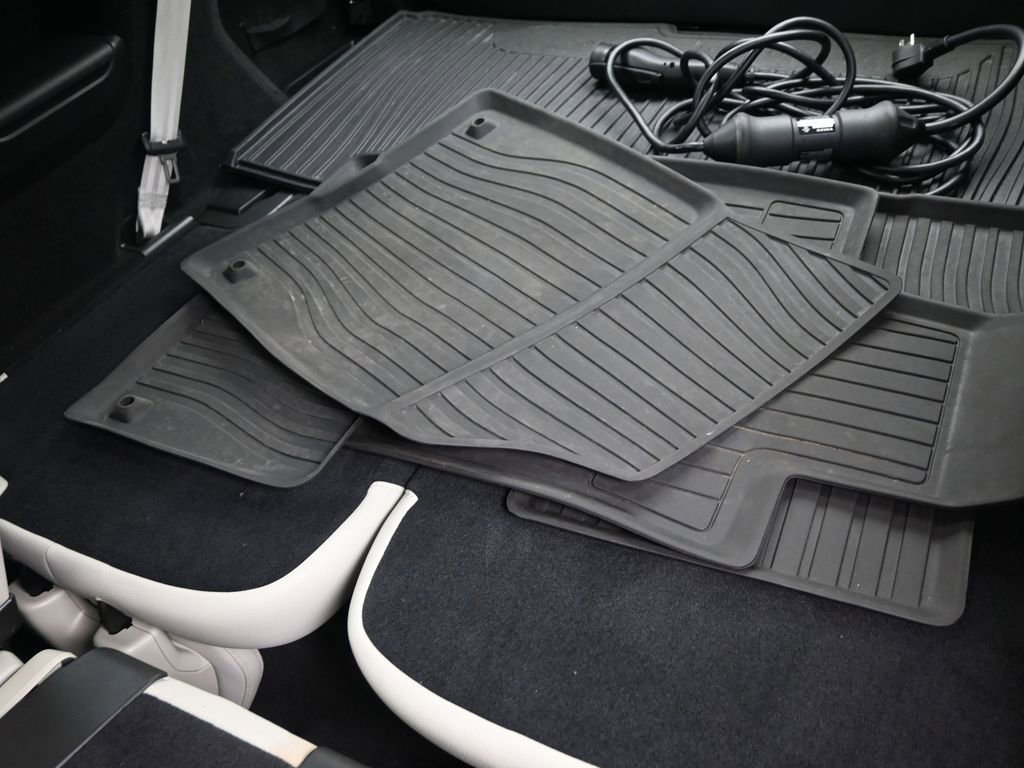 Certified 2025 Volvo XC90 T8 Core w/ Protection Package image 12