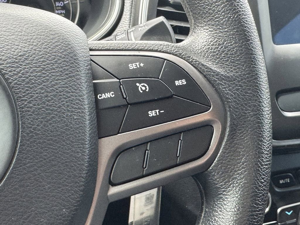Used 2020 Jeep Cherokee Latitude AWD/4WD image 19