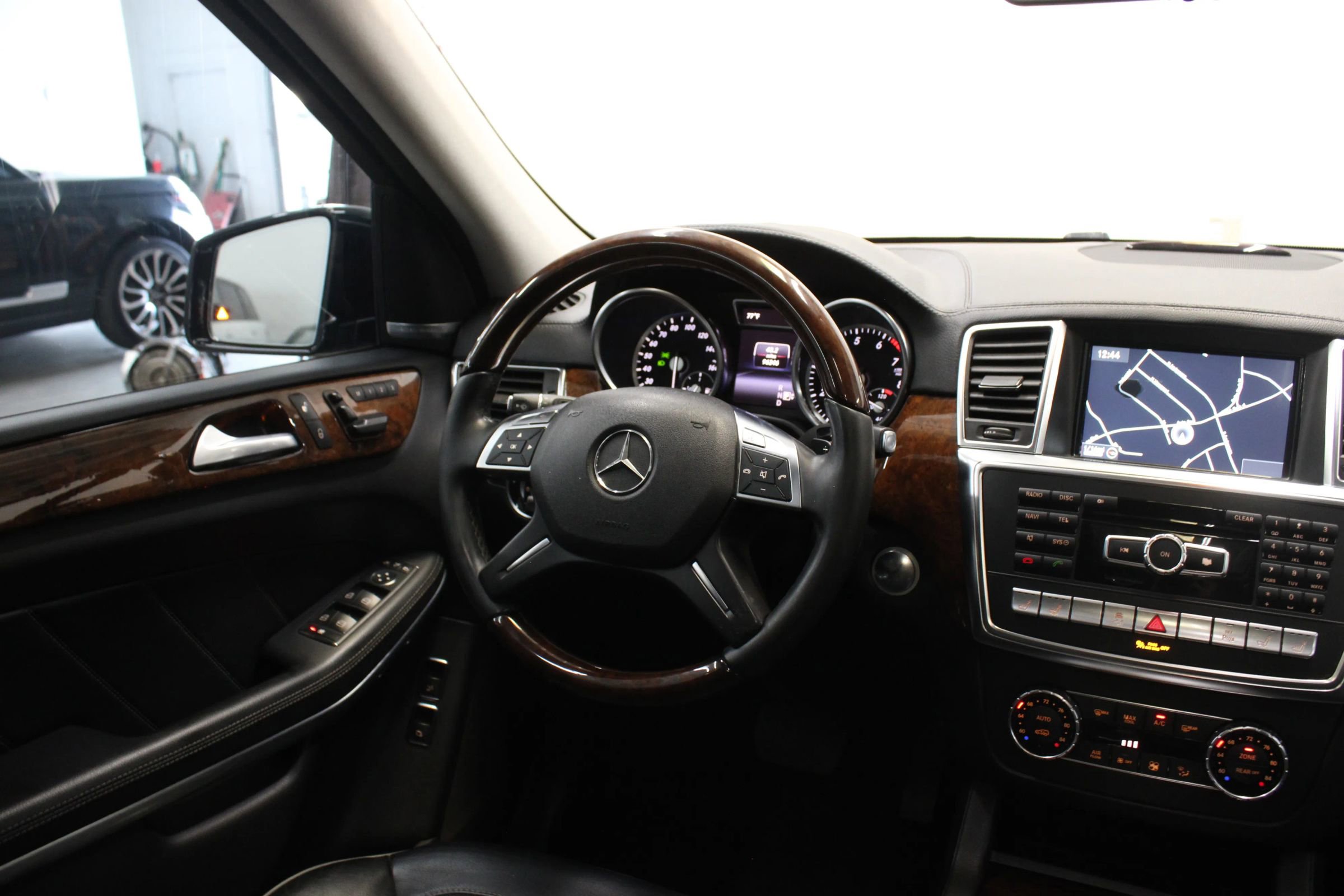 Used 2014 Mercedes-Benz GL 550 4MATIC image 19