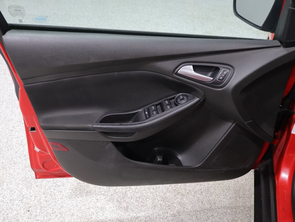 Used 2016 Ford Focus SE FWD image 12