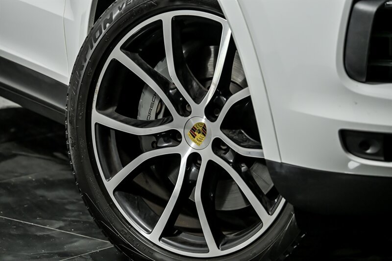 Used 2020 Porsche Cayenne S AWD/4WD image 3