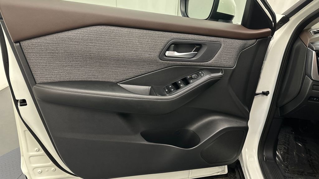 Certified 2023 Nissan Rogue SV image 14