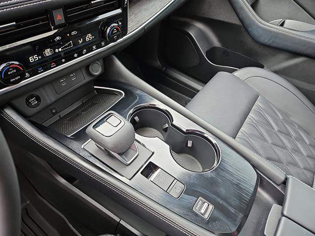 Used 2025 Nissan Rogue Platinum w/ Platinum Premium Package image 20