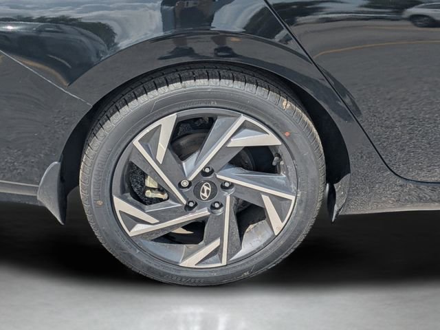Used 2024 Hyundai Elantra Limited image 10