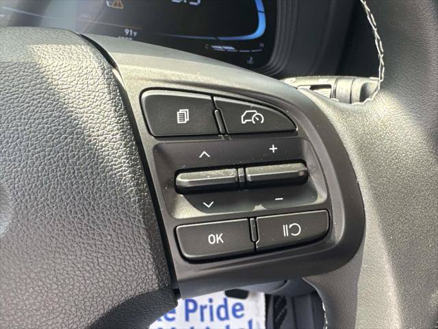 Certified 2025 Hyundai Venue Limited FWD image 20