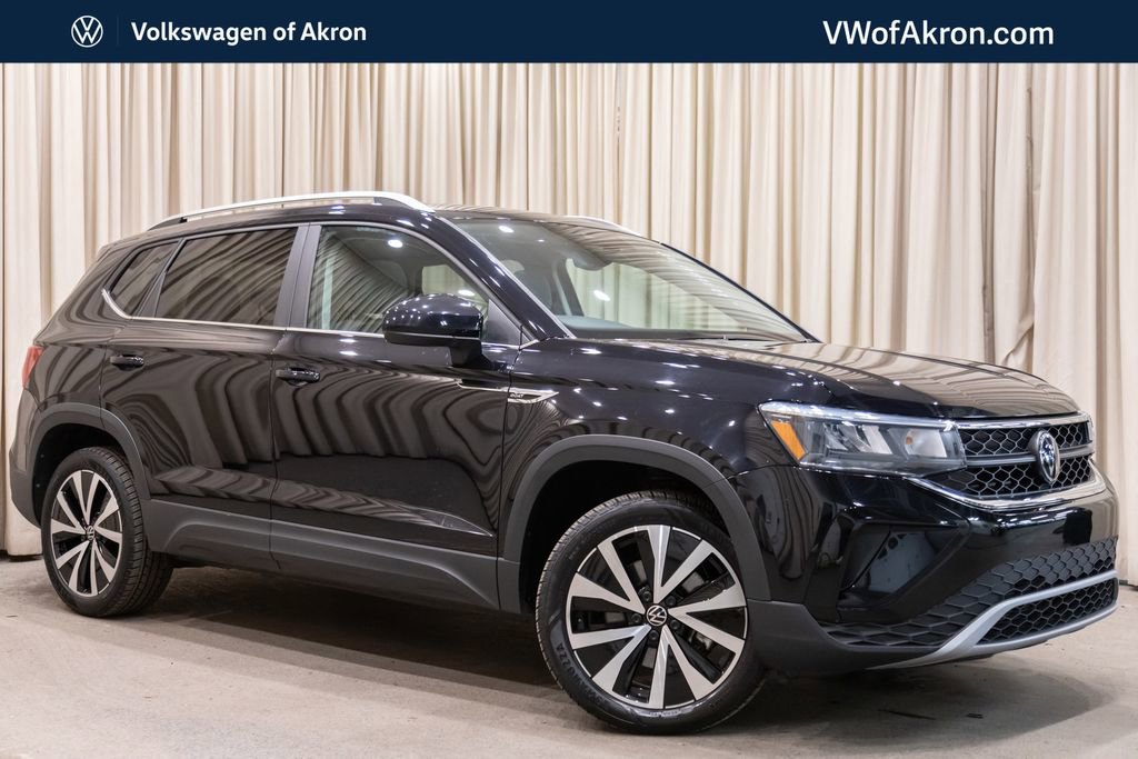 Used 2023 Volkswagen Taos SE w/ Panoramic Sunroof Package