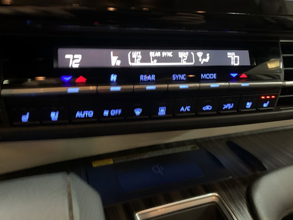 Used 2024 Toyota Sienna Platinum image 22