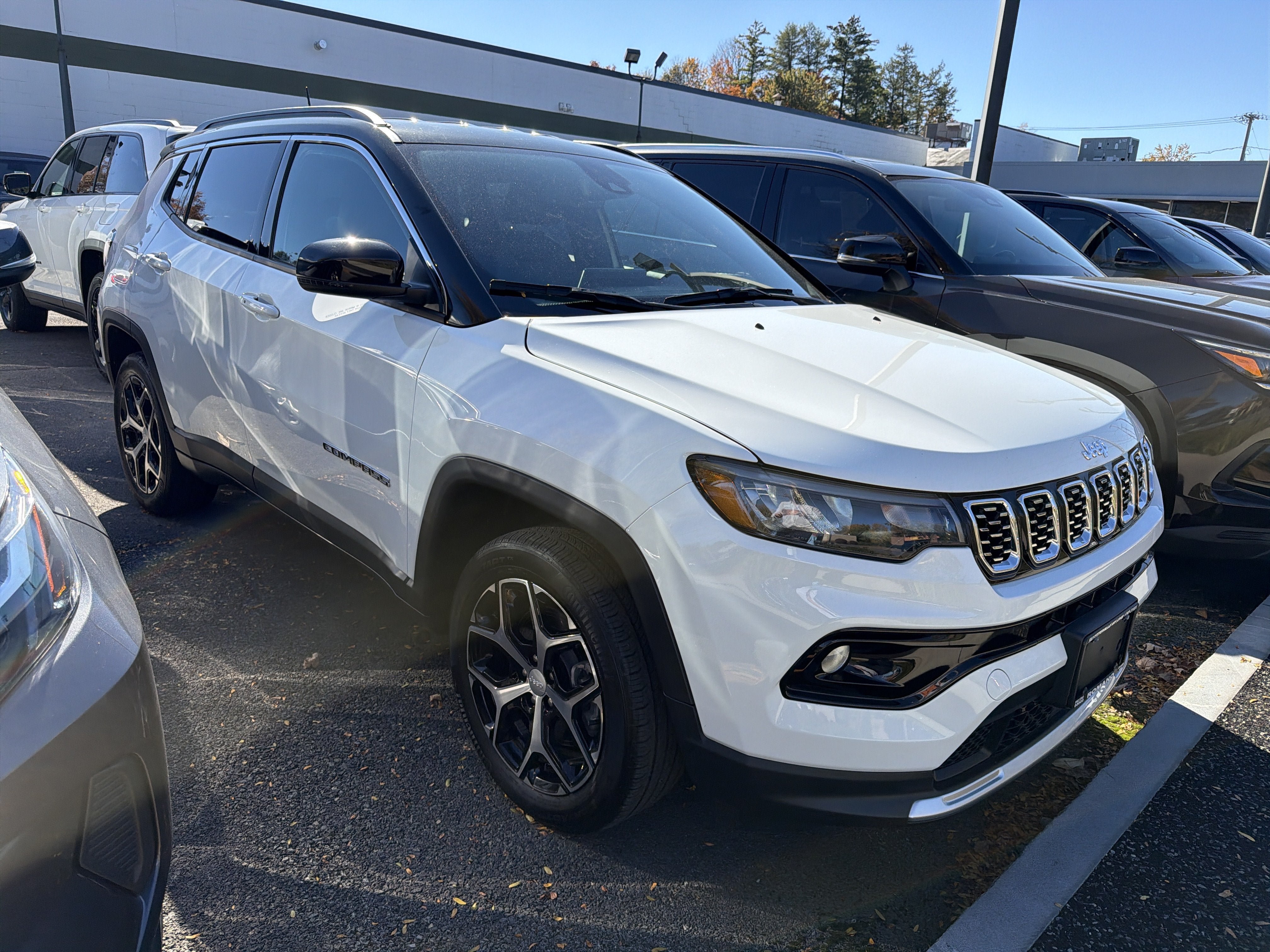 Used 2024 Jeep Compass Limited AWD/4WD image 2