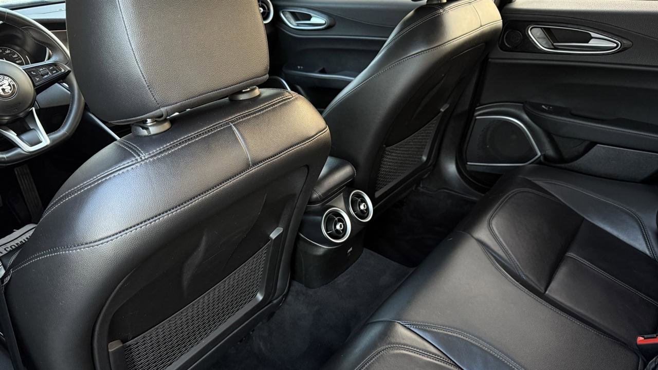 Used 2020 Alfa Romeo Giulia AWD w/ Nero Edizione image 19