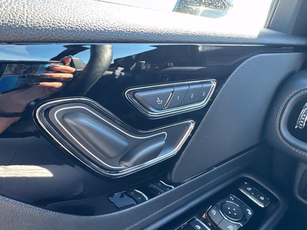 New 2027 Lincoln Aviator AWD image 7