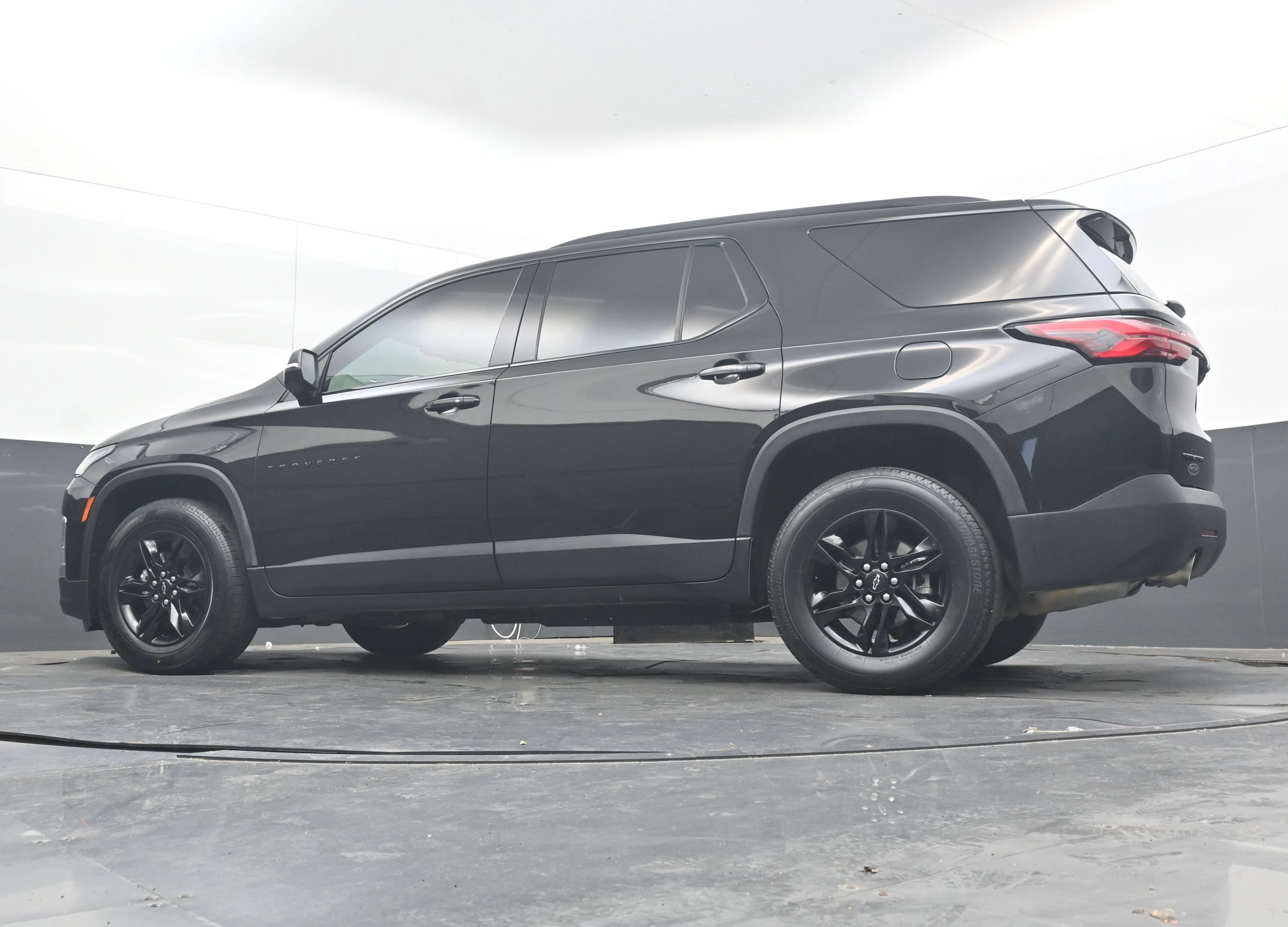 Used 2023 Chevrolet Traverse LT FWD image 33