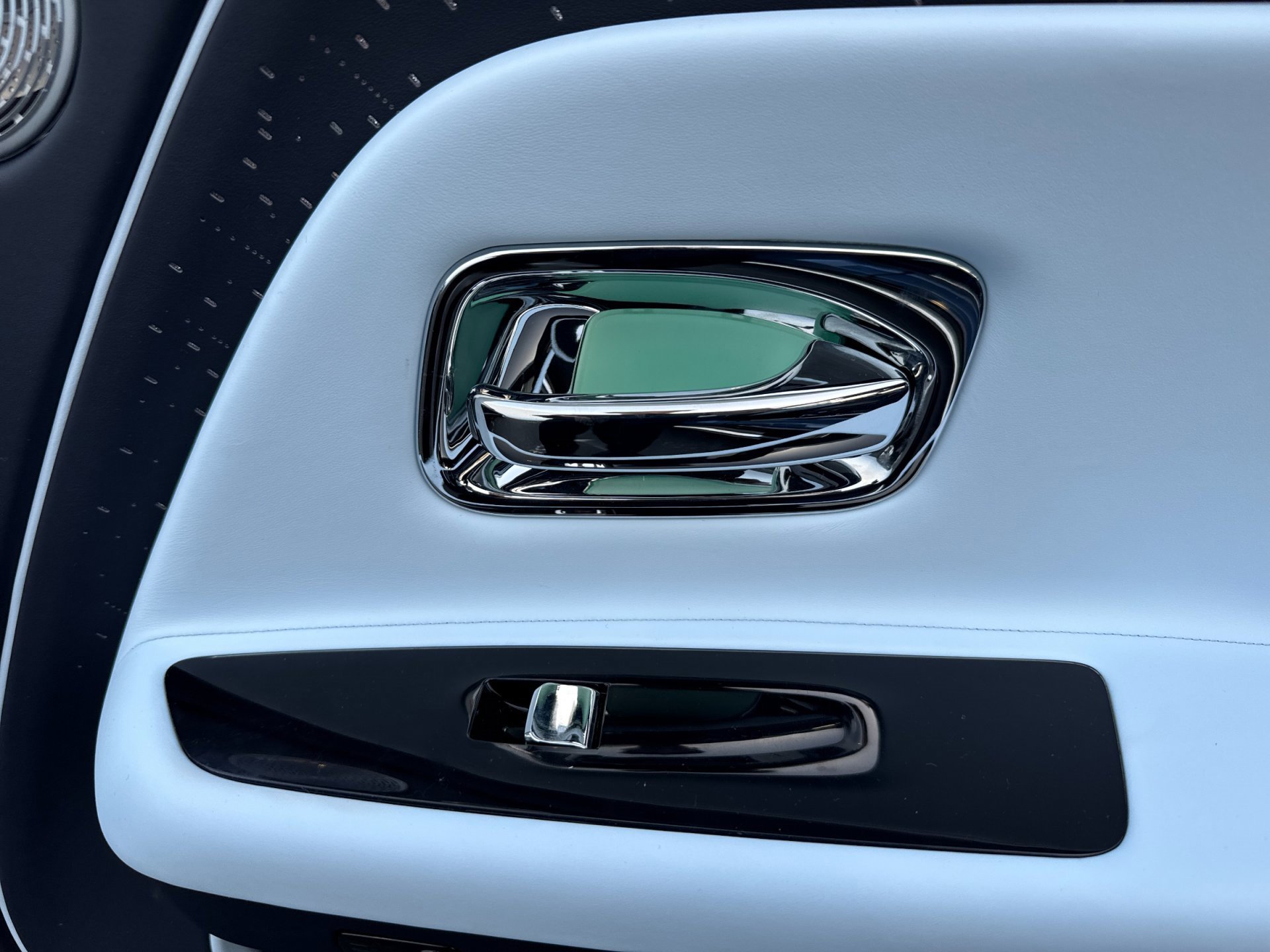 Certified 2025 Rolls-Royce Spectre w/ Leather Finishing Pack image 15