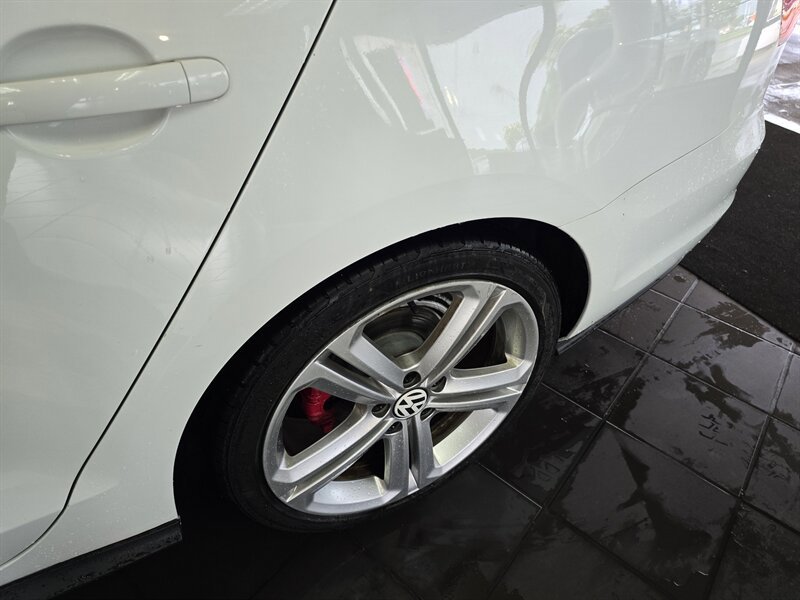 Used 2017 Volkswagen Jetta GLI FWD image 32