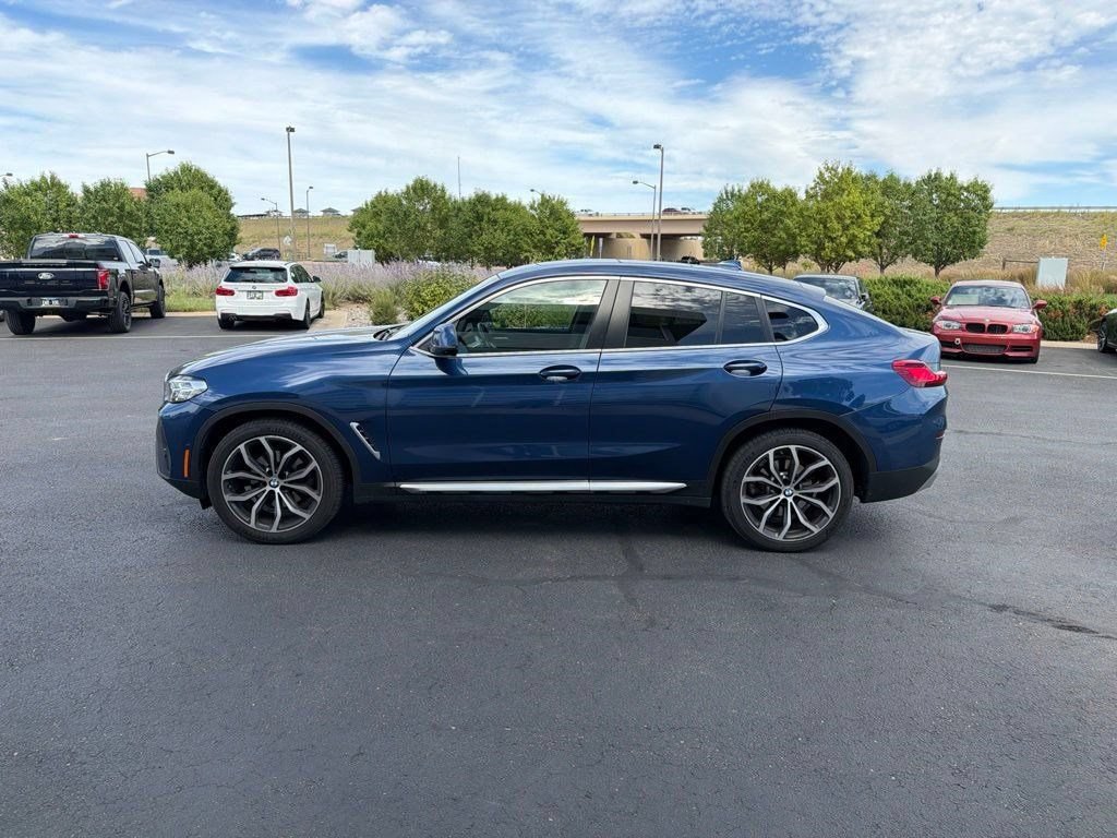 Used 2022 BMW X4 xDrive30i w/ Premium Package 2 AWD/4WD image 2