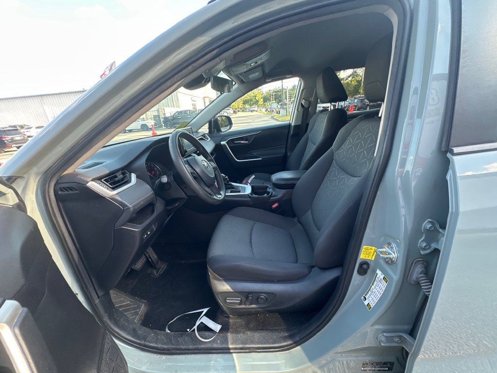 Used 2021 Toyota RAV4 XLE w/ Carpet Mat Package (TMS) FWD image 10