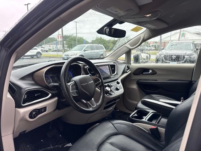 Used 2019 Chrysler Pacifica Touring-L FWD image 11