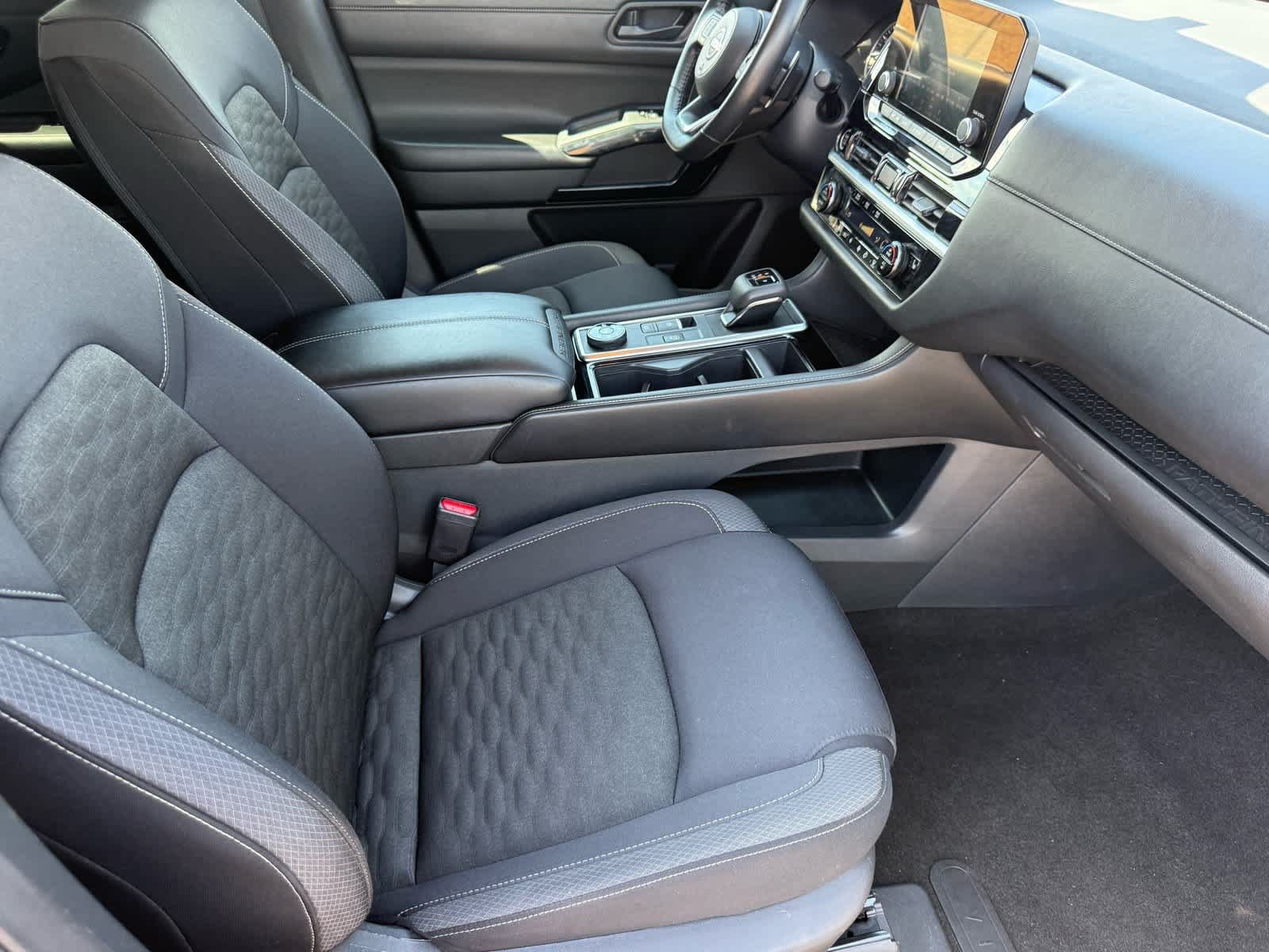 Used 2024 Nissan Pathfinder SV AWD/4WD image 30