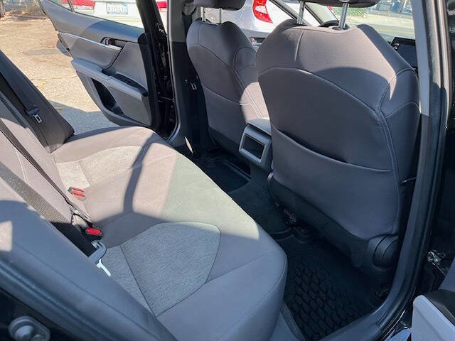 Used 2022 Toyota Camry LE image 10