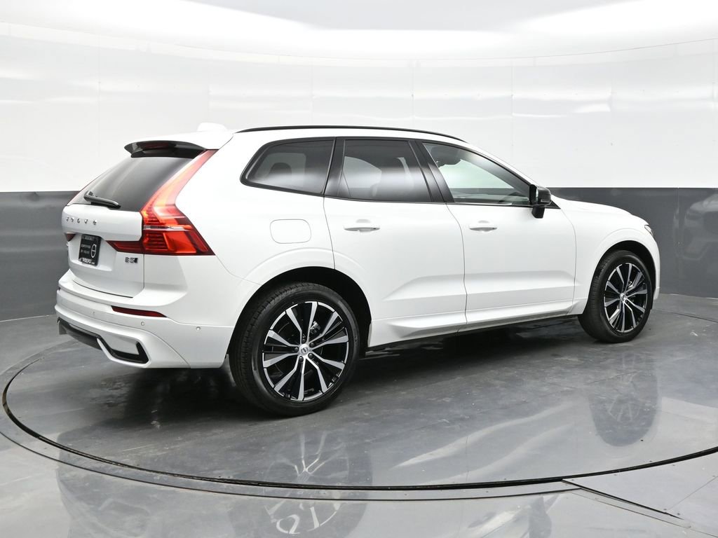 Used 2025 Volvo XC60 B5 Plus image 7
