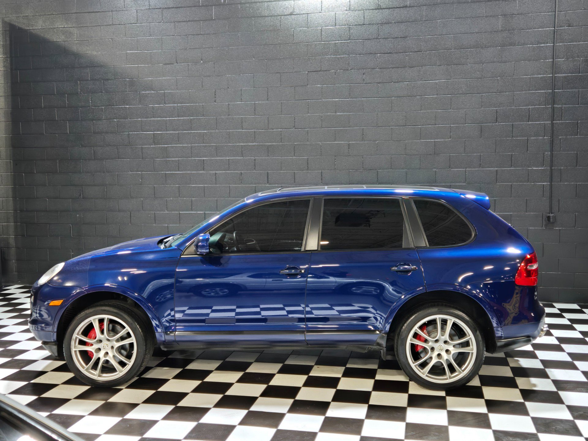 Used 2008 Porsche Cayenne Turbo AWD/4WD image 2