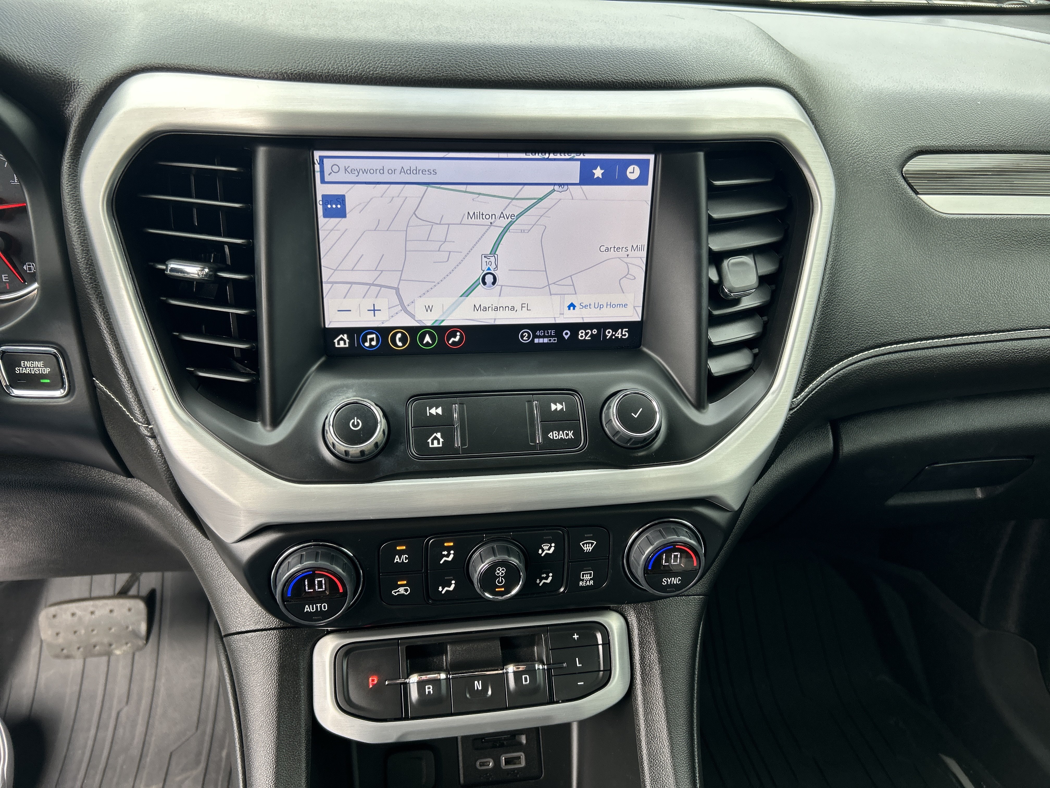 Used 2023 GMC Acadia SLT w/ Technology Package FWD image 9