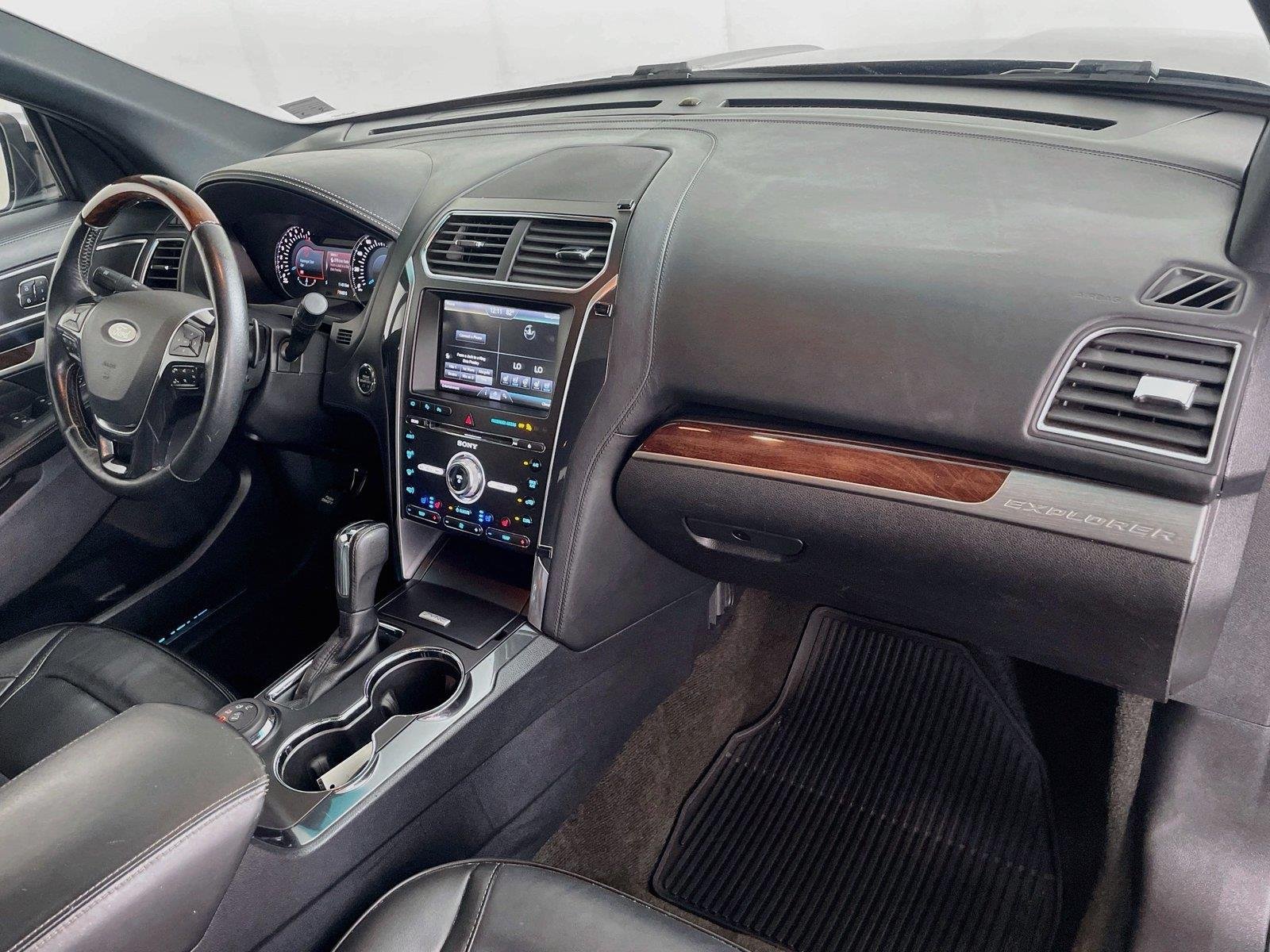 Used 2016 Ford Explorer Platinum AWD/4WD image 32