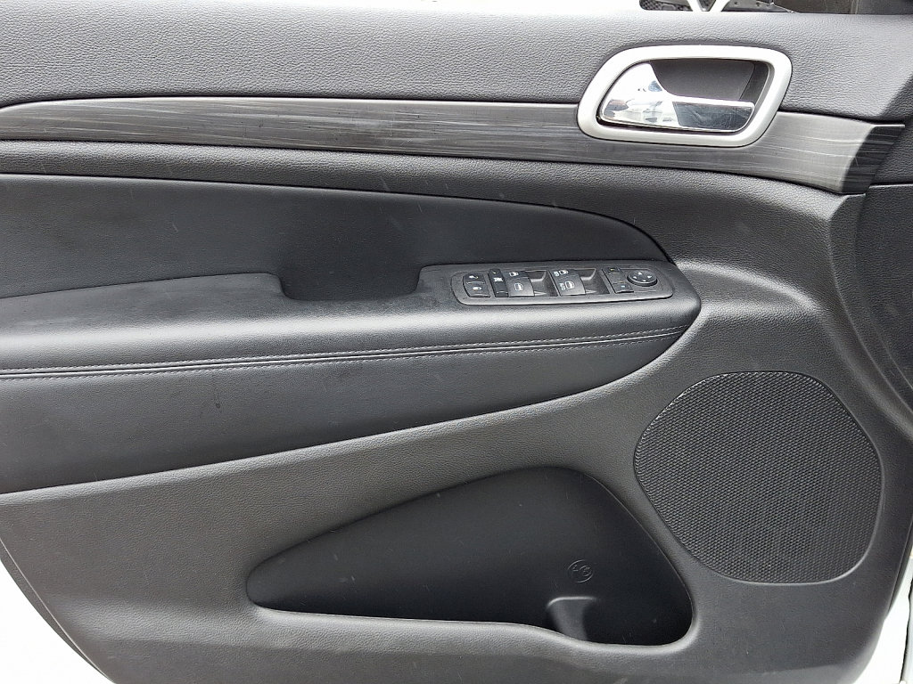 Used 2022 Jeep Grand Cherokee Laredo X image 23