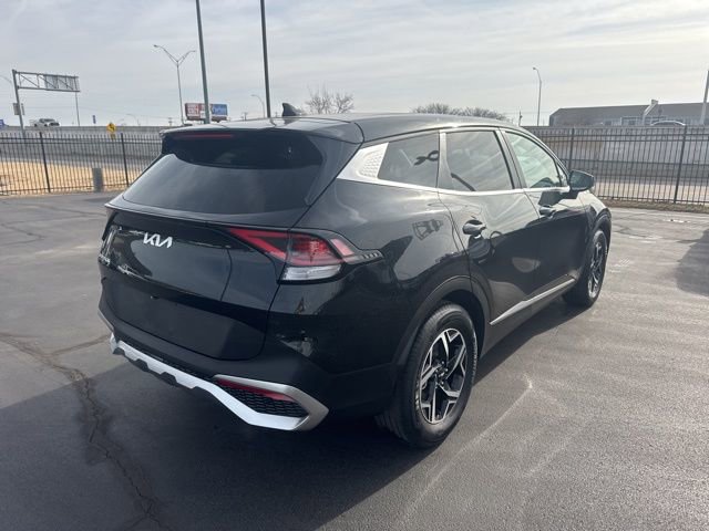 Used 2024 Kia Sportage LX image 3
