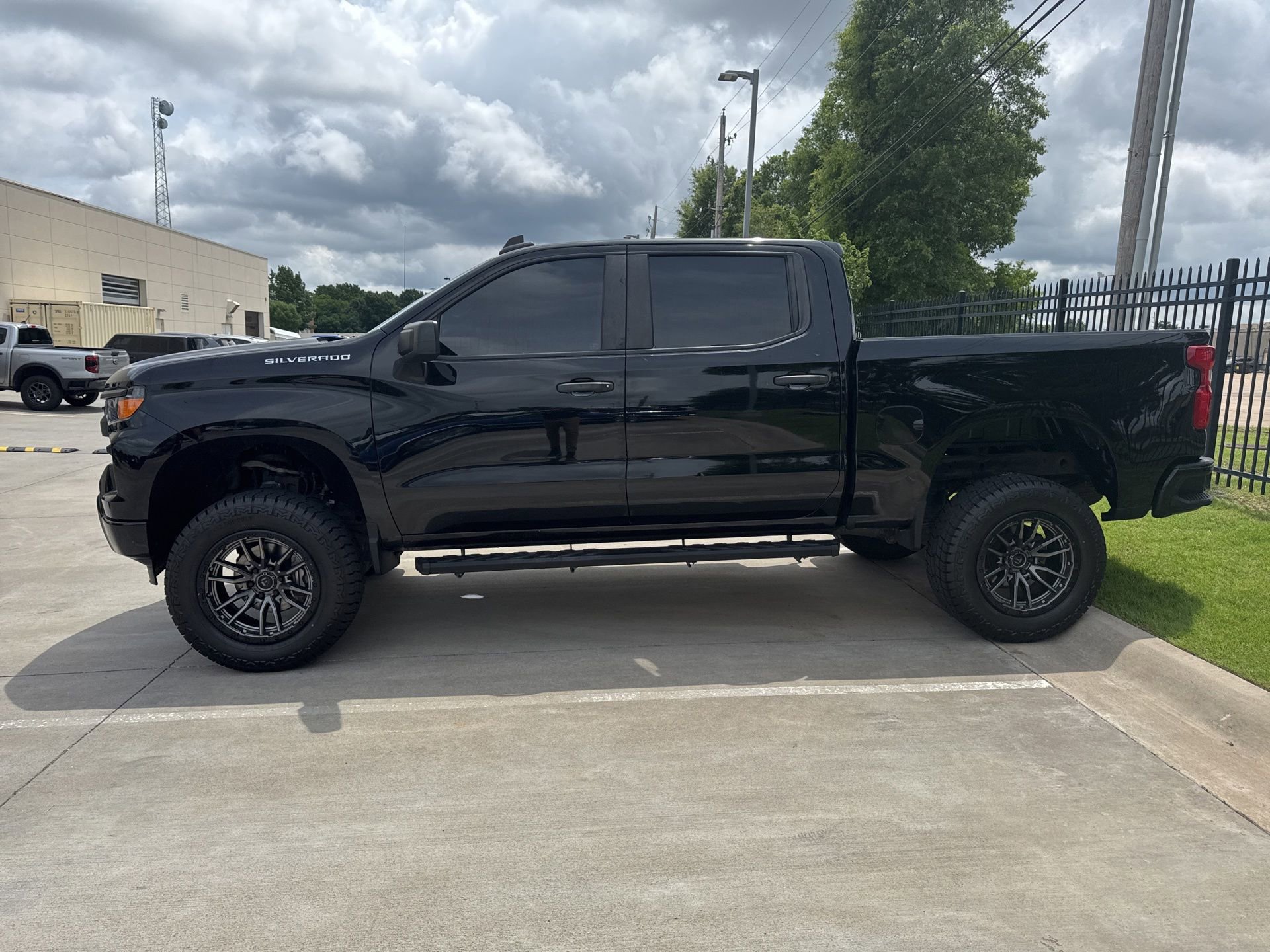 Used 2022 Chevrolet Silverado 1500 Custom RWD image 2
