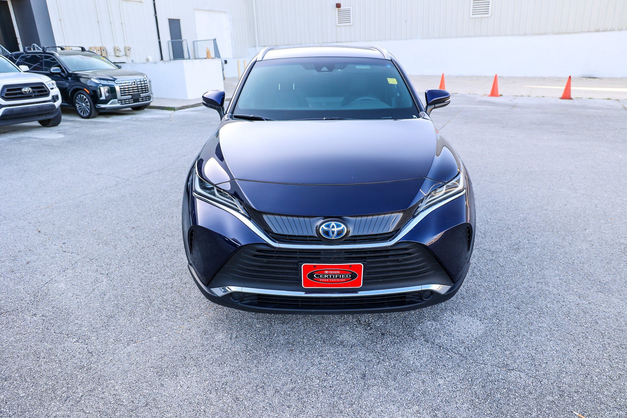 Certified 2022 Toyota Venza XLE AWD/4WD image 4