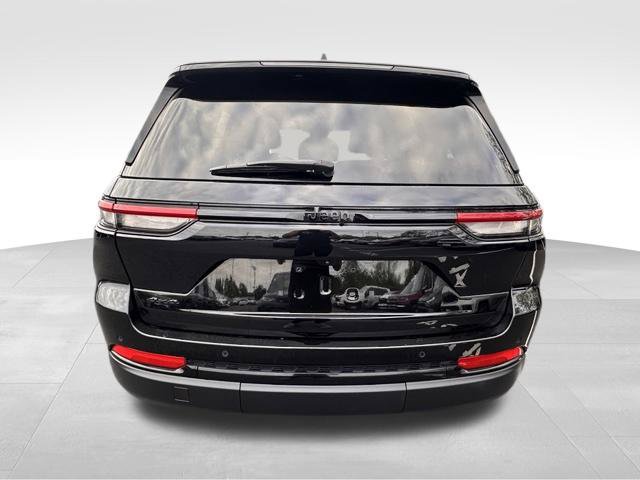 Used 2025 Jeep Grand Cherokee Altitude AWD/4WD image 6