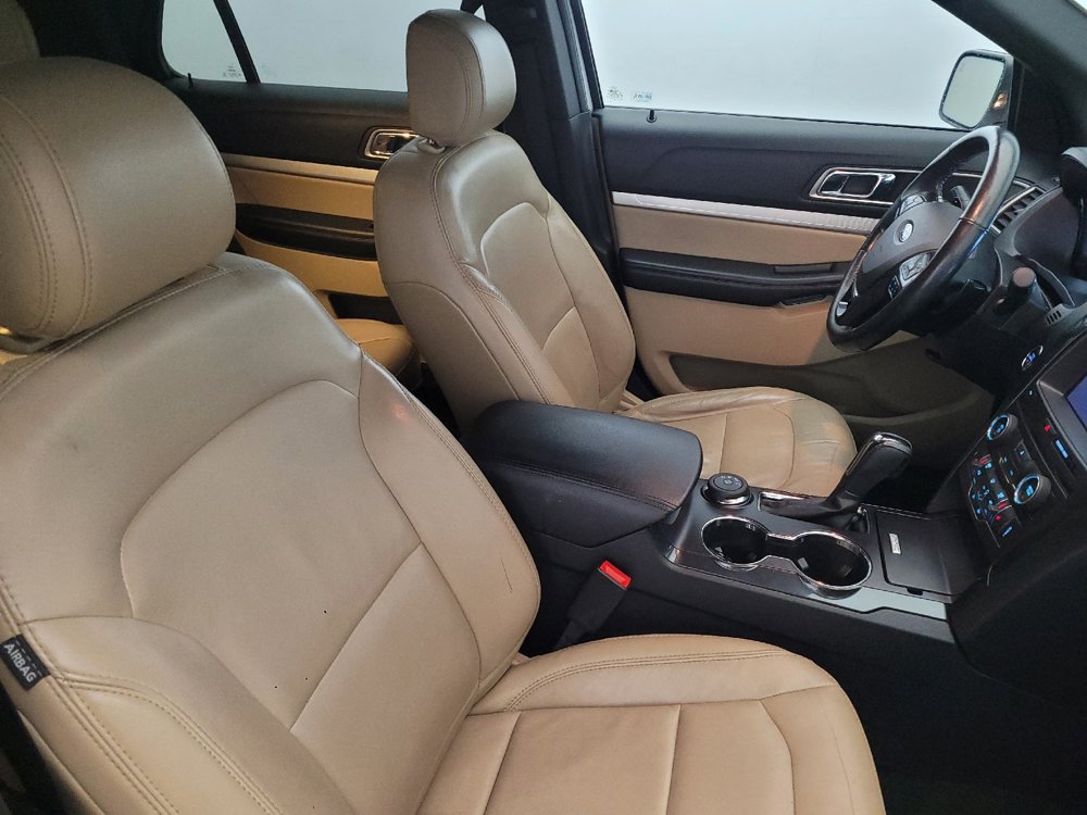 Used 2017 Ford Explorer XLT w/ Equipment Group 202A image 21