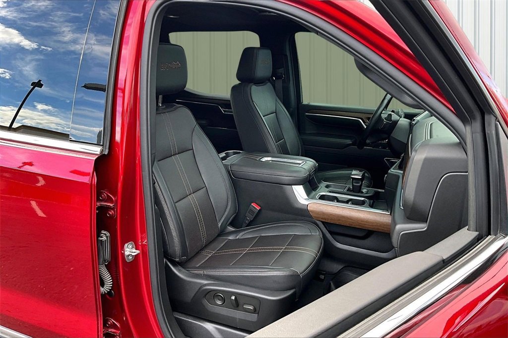Used 2022 Chevrolet Silverado 1500 High Country w/ High Country Premium Package image 17