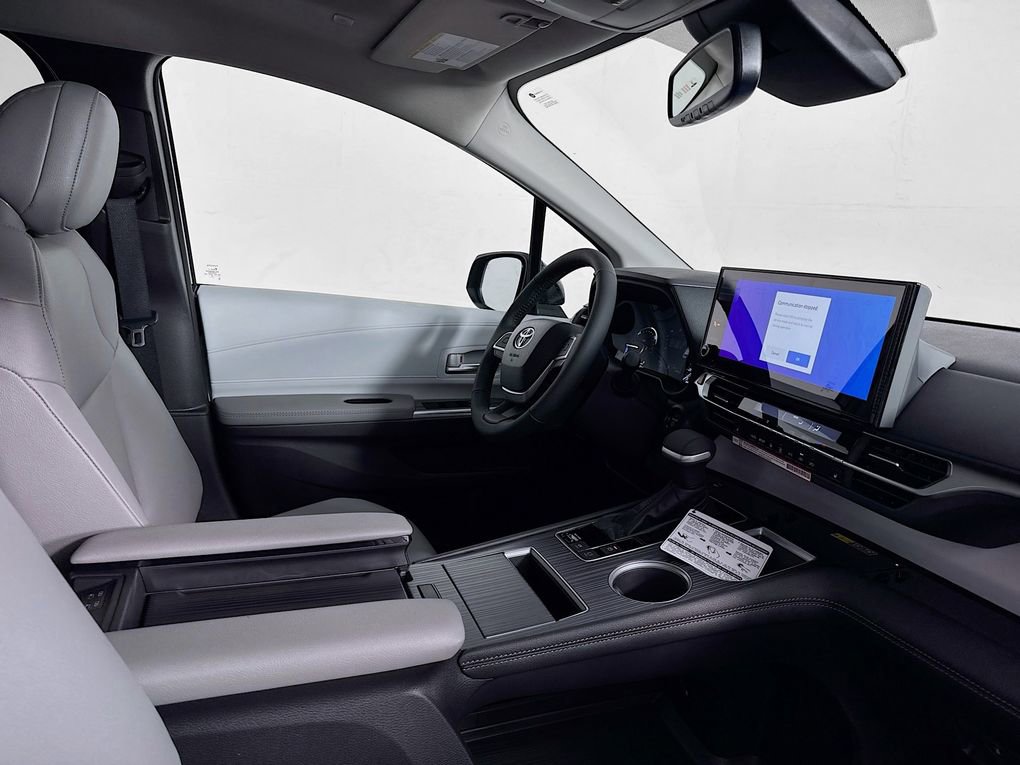 New 2026 Toyota Sienna XLE image 33