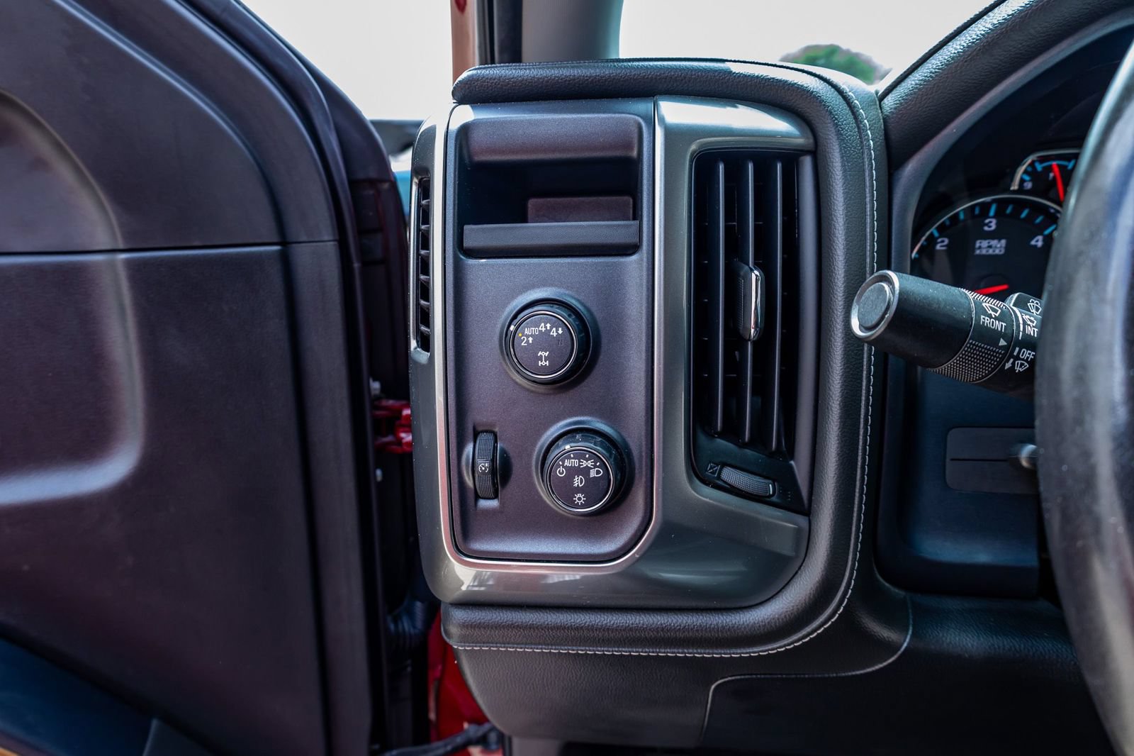 Used 2018 Chevrolet Silverado 1500 LTZ w/ Sport Package AWD/4WD image 22