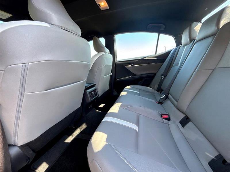 Used 2025 Toyota Camry SE image 36