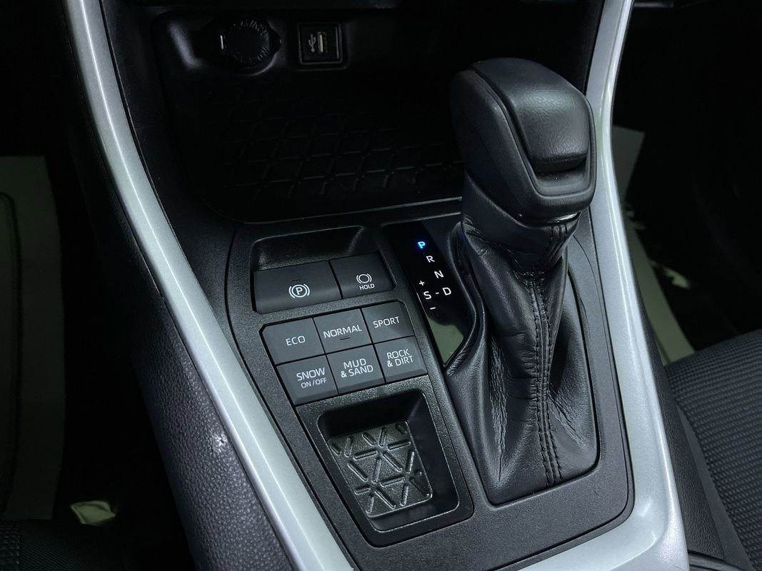 Used 2024 Toyota RAV4 LE image 24