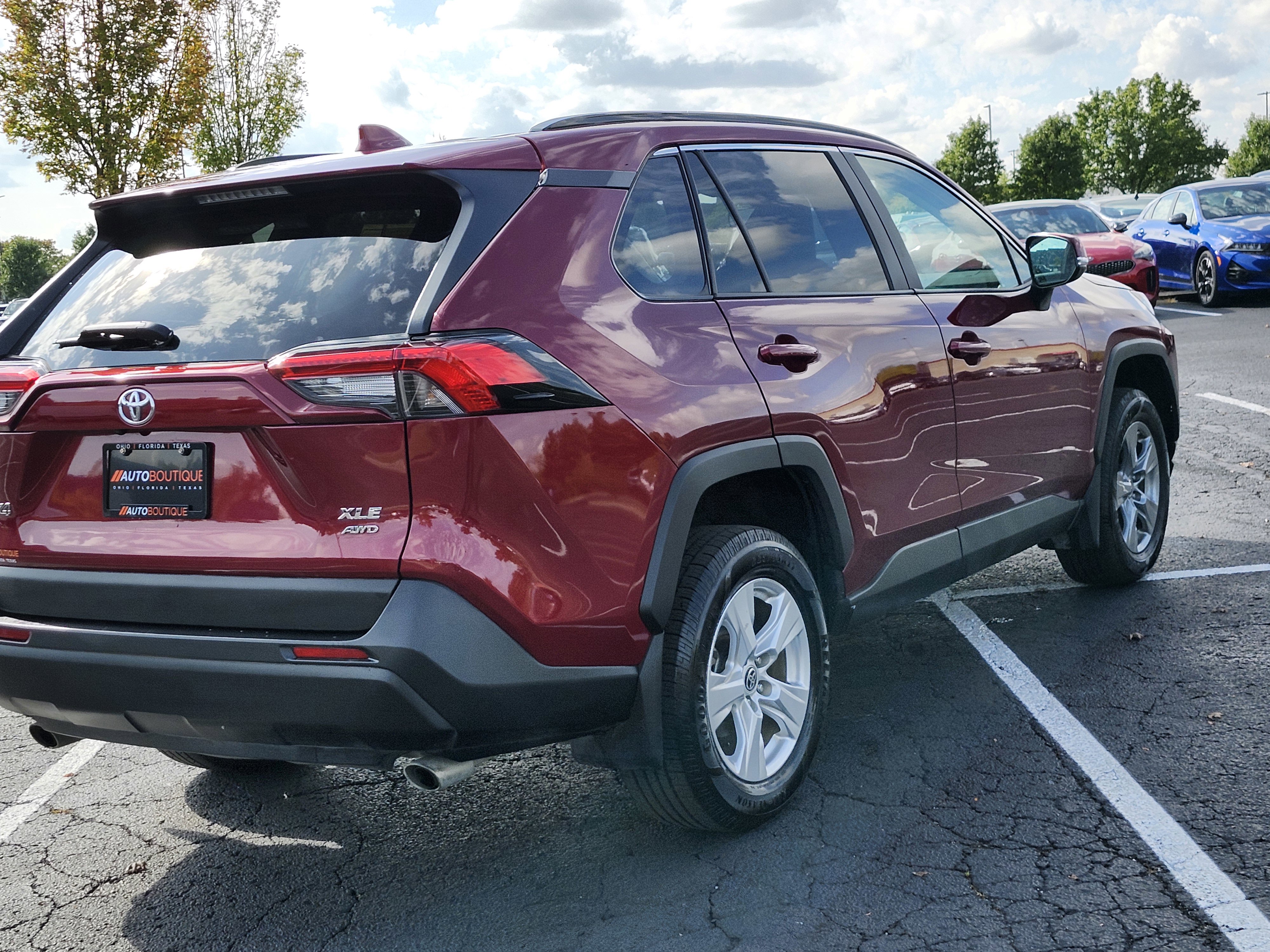 Used 2021 Toyota RAV4 XLE image 10