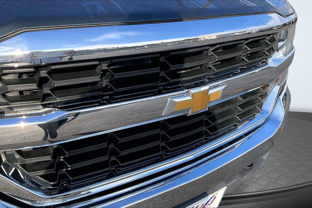 Used 2018 Chevrolet Silverado 1500 LT w/ LT Eassist Package AWD/4WD image 34